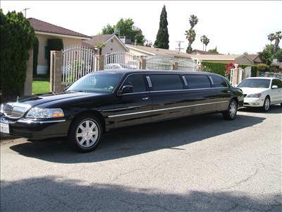 Sedan - Lincoln Town Car