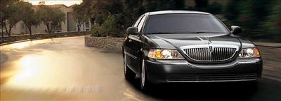 Sedan - Lincoln Town Car L