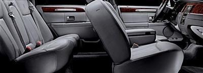 Sedan - Lincoln Town Car L