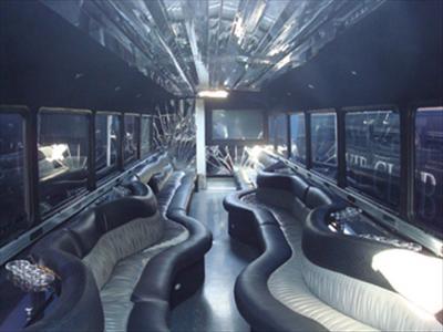 MotorCoach - Deluxe Motor Coach 