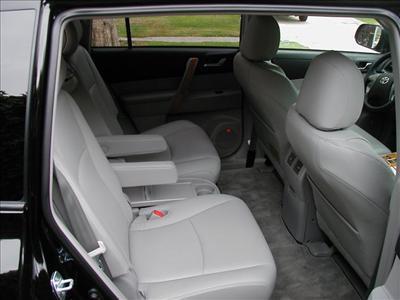 SUV - Toyota Highlander