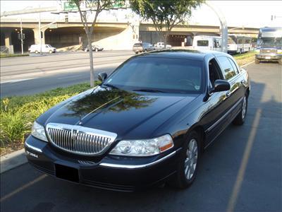 Sedan - Lincoln Town Car