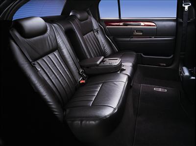 Sedan - Lincoln Town Car L