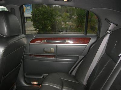 Sedan - Lincoln Town Car
