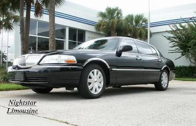 Sedan - Lincoln Town Car
