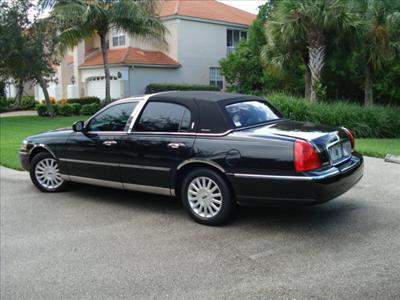 Sedan - Lincoln Town Car
