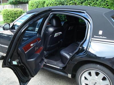 Sedan - Lincoln Town Car