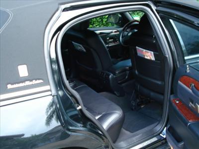 Sedan - Lincoln Town Car