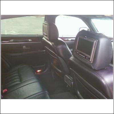 Sedan - Lincoln Town Car