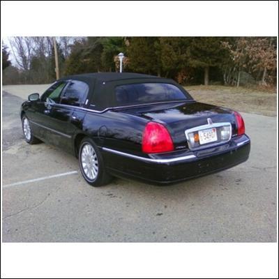 Sedan - Lincoln Town Car