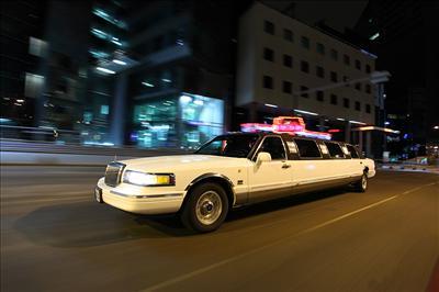 Stretch Limo - Lincoln Town Car