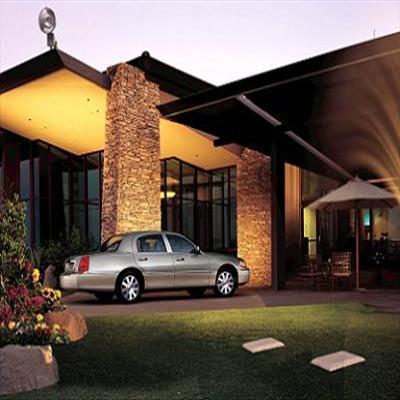 Sedan - Lincoln Town Car L