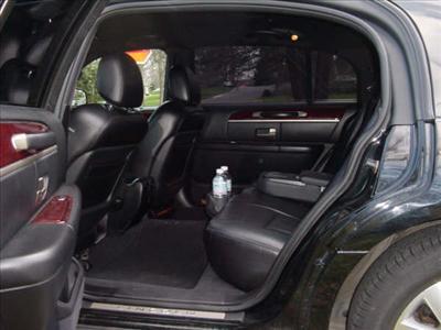 Sedan - Lincoln Town Car