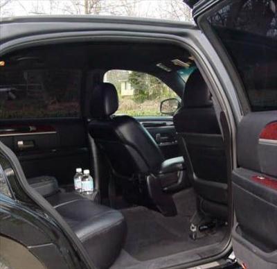 Sedan - Lincoln Town Car