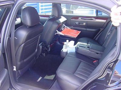 Sedan - Lincoln Town Car