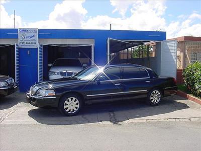 Sedan - Lincoln Town Car