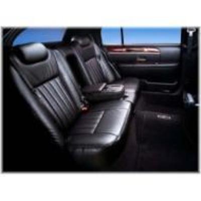Sedan - Lincoln Town Car
