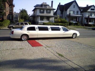 Stretch Limo - Lincoln Town Car