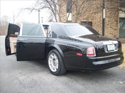 Luxury Sedan - Rolls Royce 