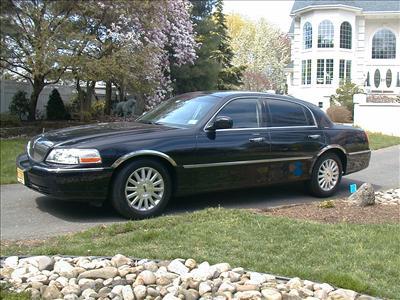 Sedan - Lincoln Town Car