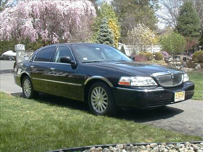 Sedan - Lincoln Town Car