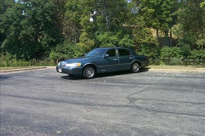 Sedan - Lincoln Town Car