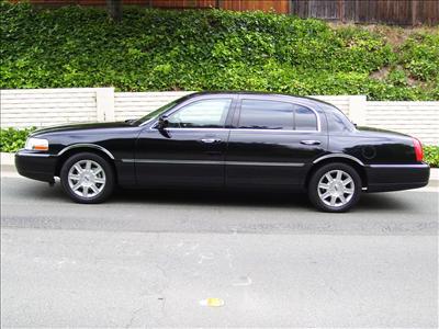 Sedan - Lincoln Town Car