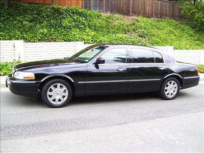 Sedan - Lincoln Town Car