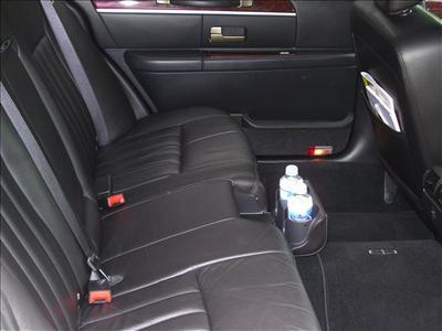Sedan - Lincoln Town Car
