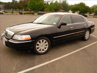 Sedan - Lincoln Town Car