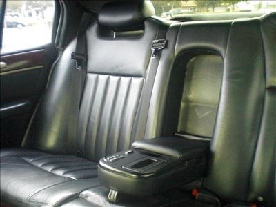 Sedan - Lincoln Town Car