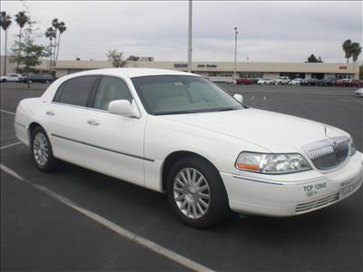 Sedan - Lincoln Town Car
