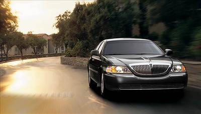 Sedan - Lincoln Town Car L