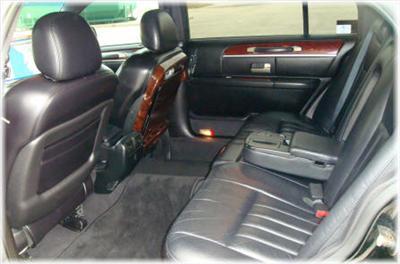 Sedan - Lincoln Town Car