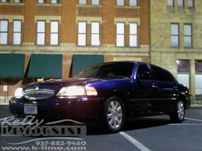 Sedan - Lincoln Town Car