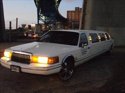 Stretch Limo - Lincoln Town Car