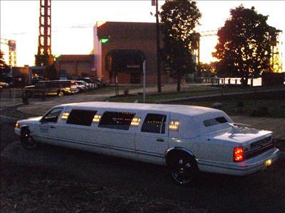 Stretch Limo - Lincoln Town Car
