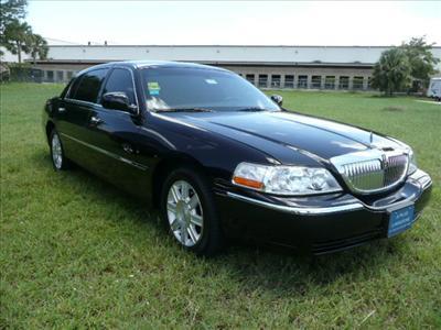 Sedan - Lincoln Town Car L