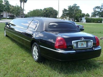Stretch Limo - Lincoln Town Car