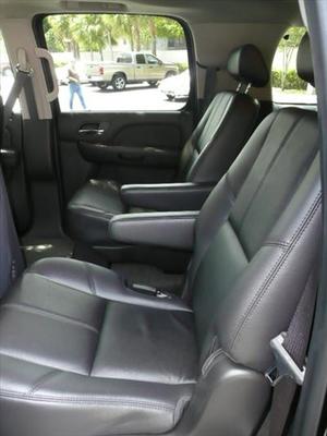 SUV - Chevrolet Suburban