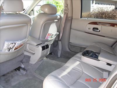 Sedan - Lincoln Town Car