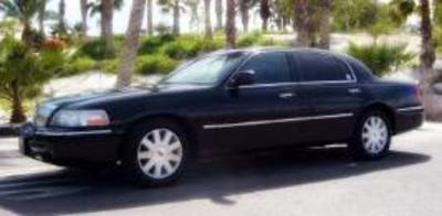 Sedan - Lincoln Town Car L