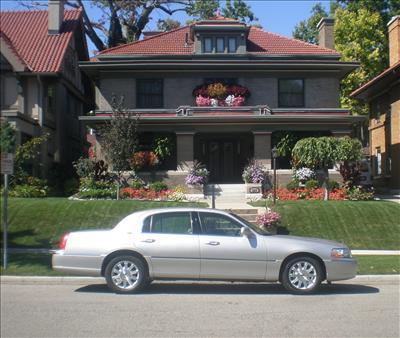 Sedan - Lincoln Town Car L