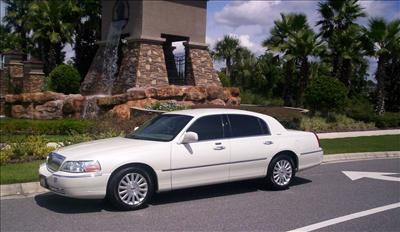 Sedan - Lincoln Town Car