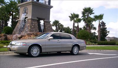 Sedan - Lincoln Town Car