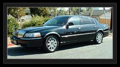 Sedan - Lincoln Town Car