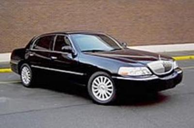 Sedan - Lincoln Town Car L