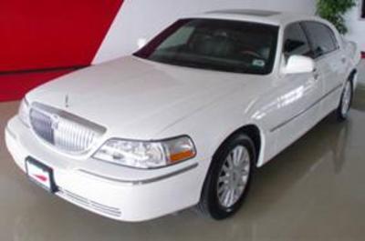 Sedan - Lincoln Town Car