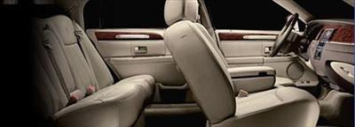 Sedan - Lincoln Town Car