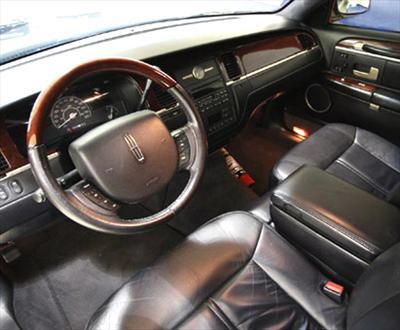 Sedan - Lincoln Town Car